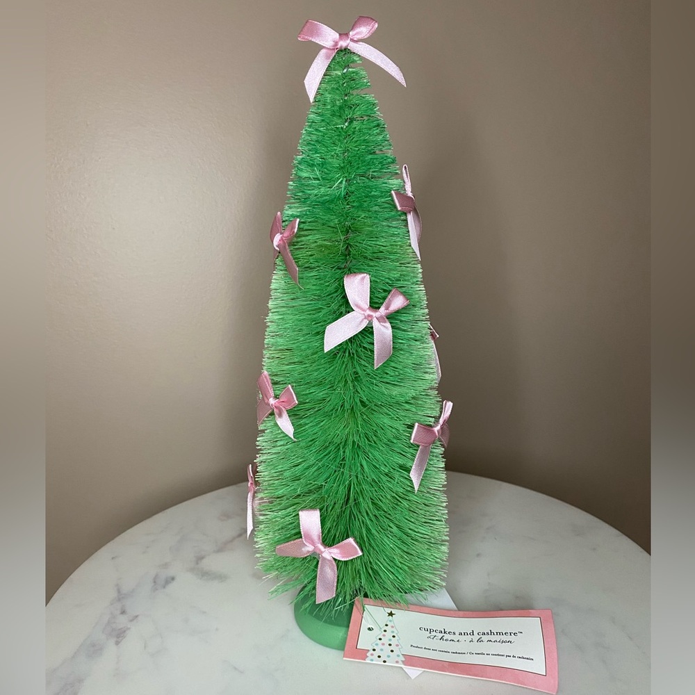 NWT (1) Cupcakes And Cashmere Bow Bottle Brush Tree